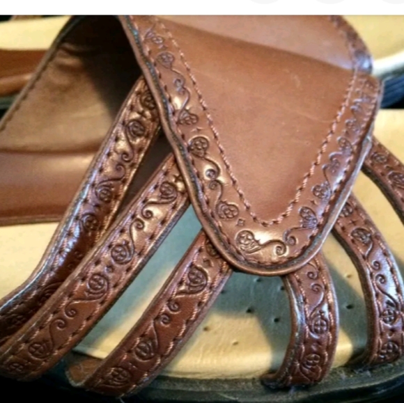 Croft and Barrow Strappy Slide Sandals - Picture 3 of 8